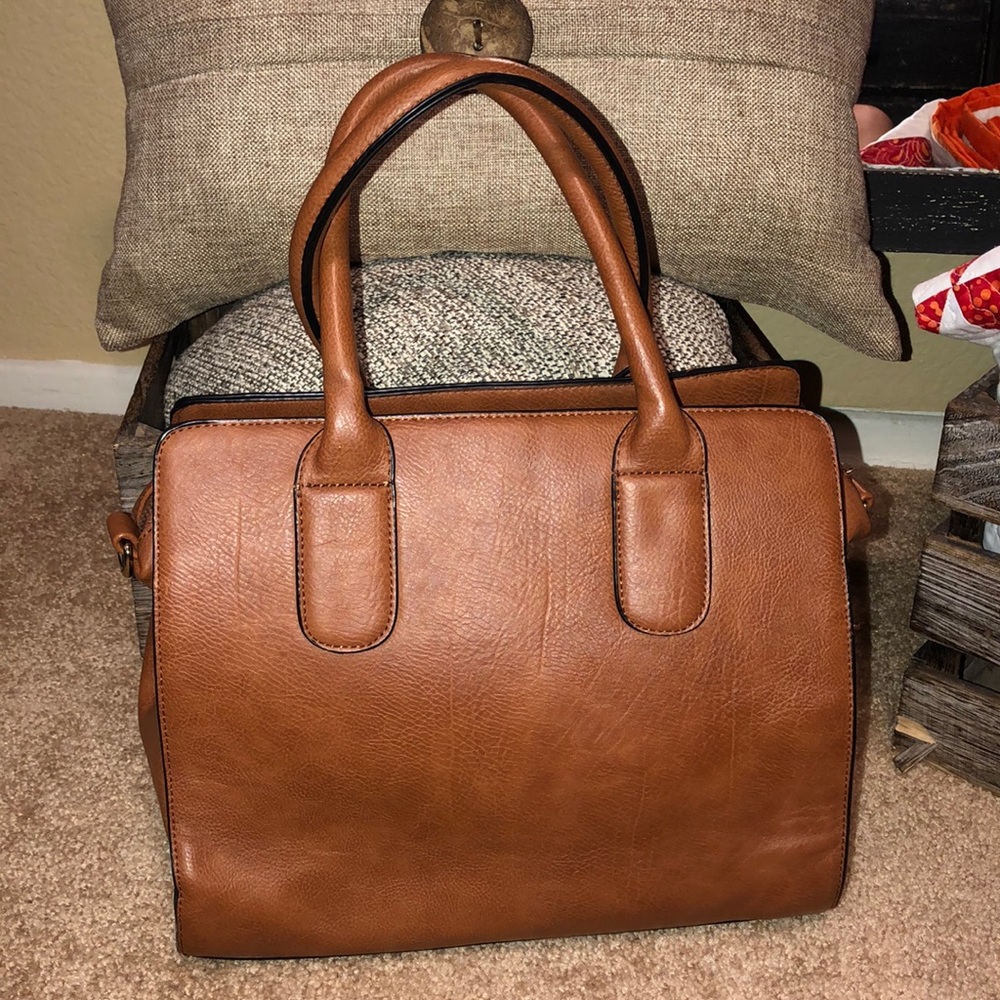 F21- Shoulder bag